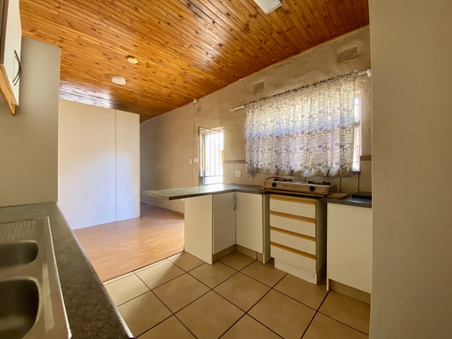 To Let 1 Bedroom Property for Rent in Croydon Gauteng
