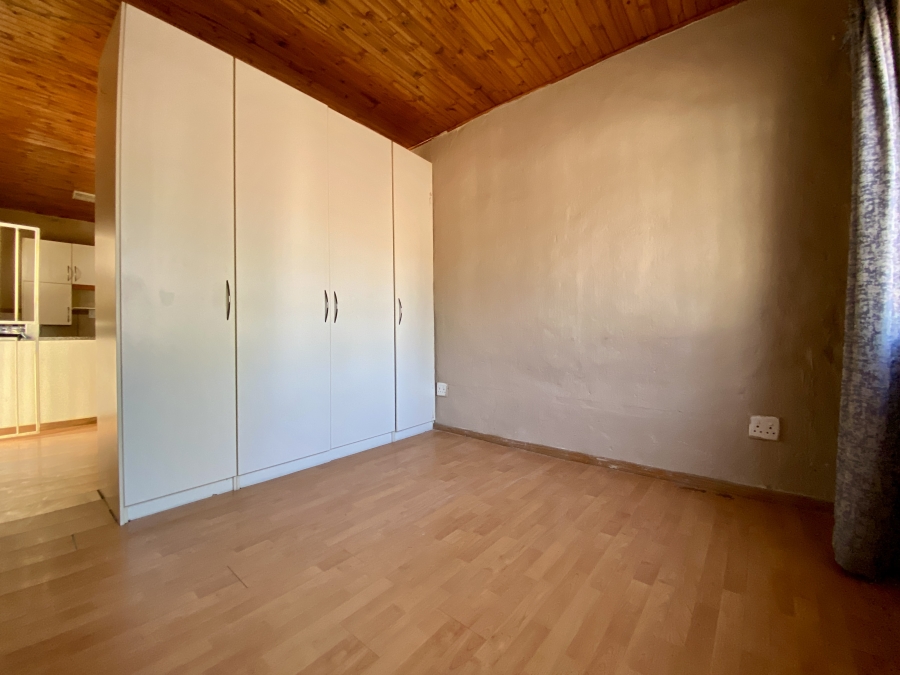 To Let 1 Bedroom Property for Rent in Croydon Gauteng