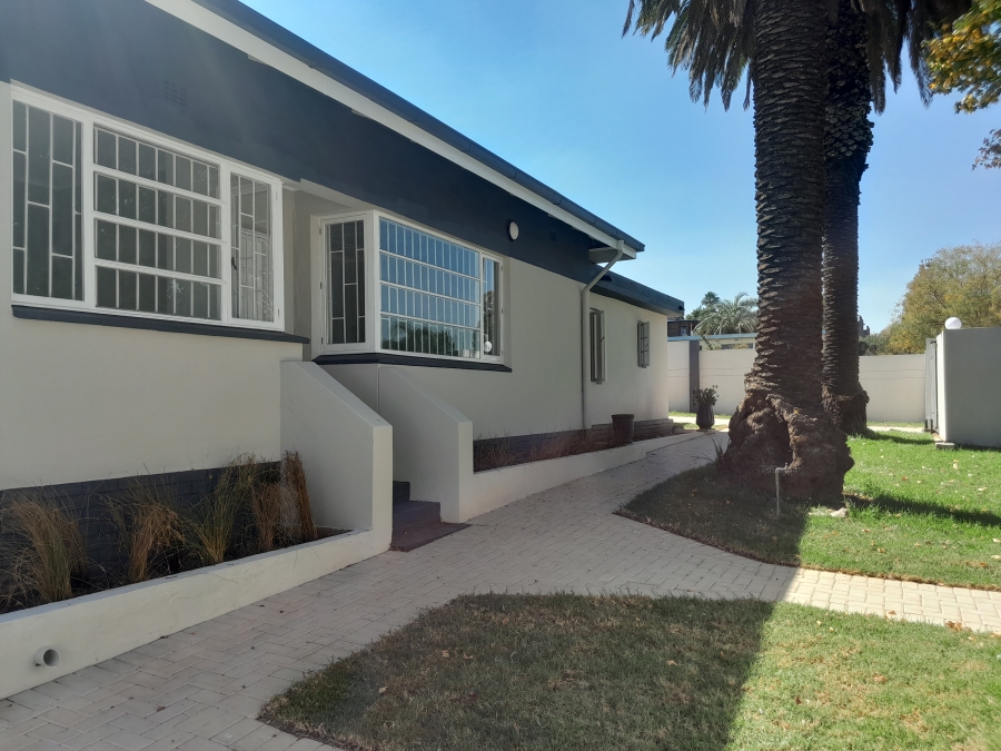 4 Bedroom Property for Sale in Edenvale Central Gauteng