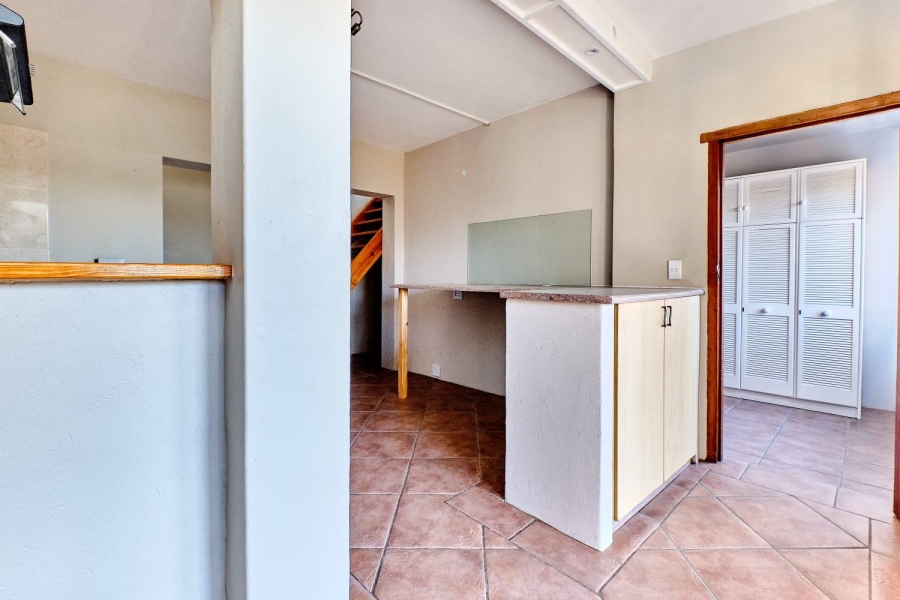To Let 2 Bedroom Property for Rent in Emmarentia Gauteng