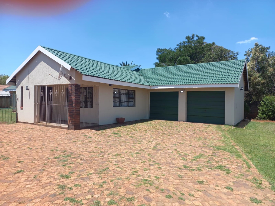 3 Bedroom Property for Sale in Unitas Park Gauteng