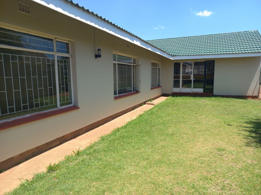 3 Bedroom Property for Sale in Unitas Park Gauteng