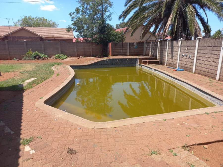 3 Bedroom Property for Sale in Unitas Park Gauteng