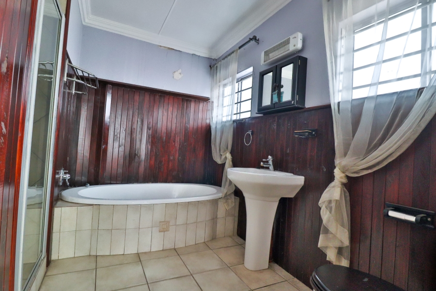 3 Bedroom Property for Sale in Garsfontein Gauteng