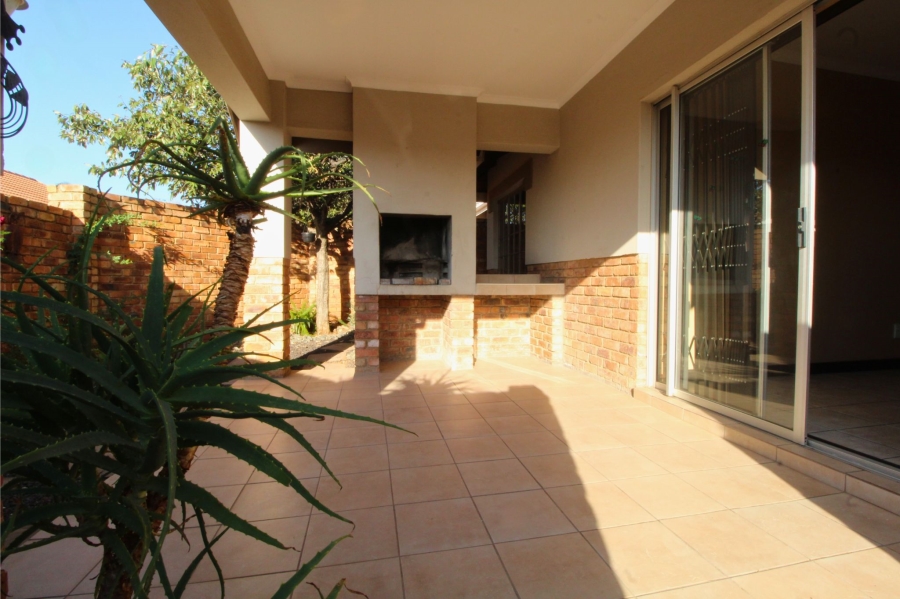 2 Bedroom Property for Sale in Amberfield Gauteng