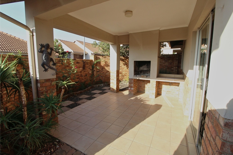 2 Bedroom Property for Sale in Amberfield Gauteng