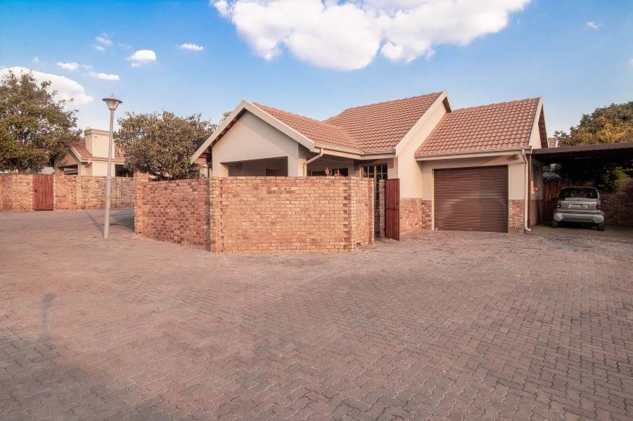 2 Bedroom Property for Sale in Amberfield Gauteng