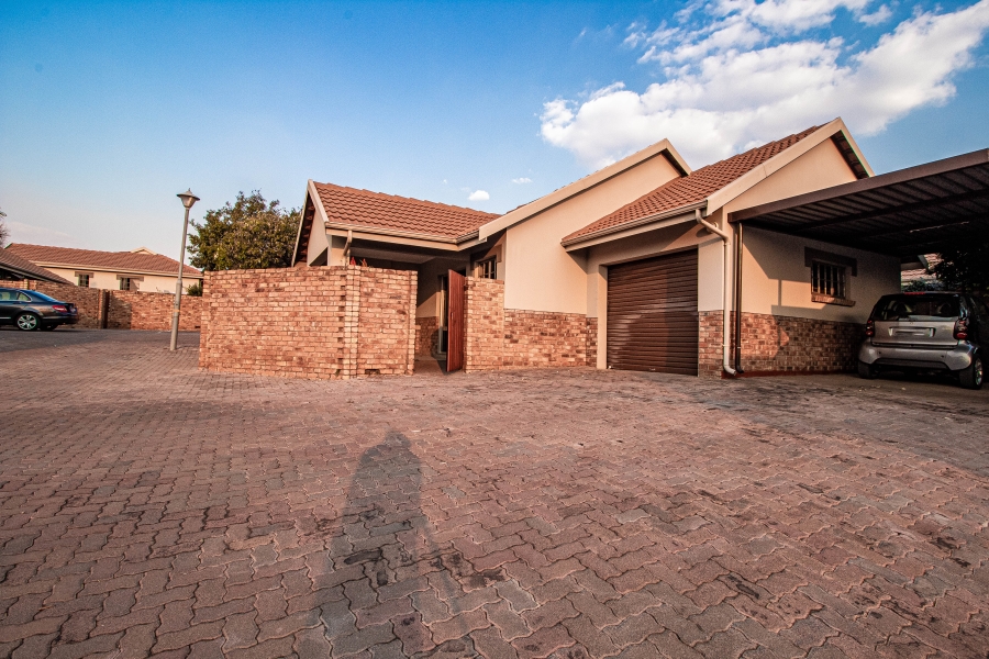 2 Bedroom Property for Sale in Amberfield Gauteng