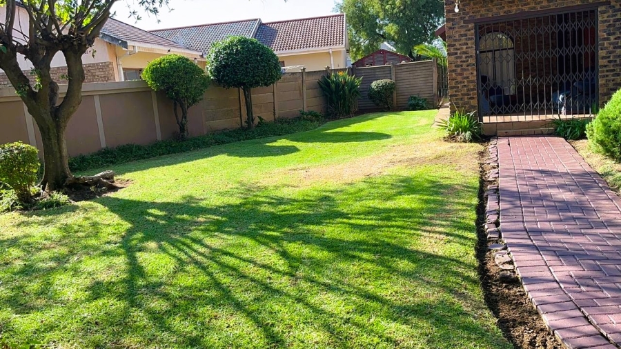 3 Bedroom Property for Sale in Falcon Ridge Gauteng