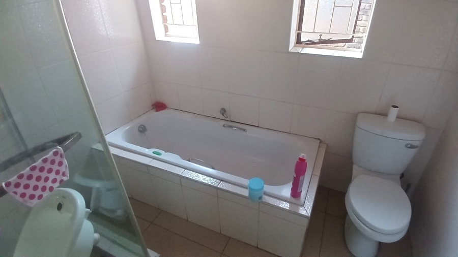 3 Bedroom Property for Sale in Falcon Ridge Gauteng