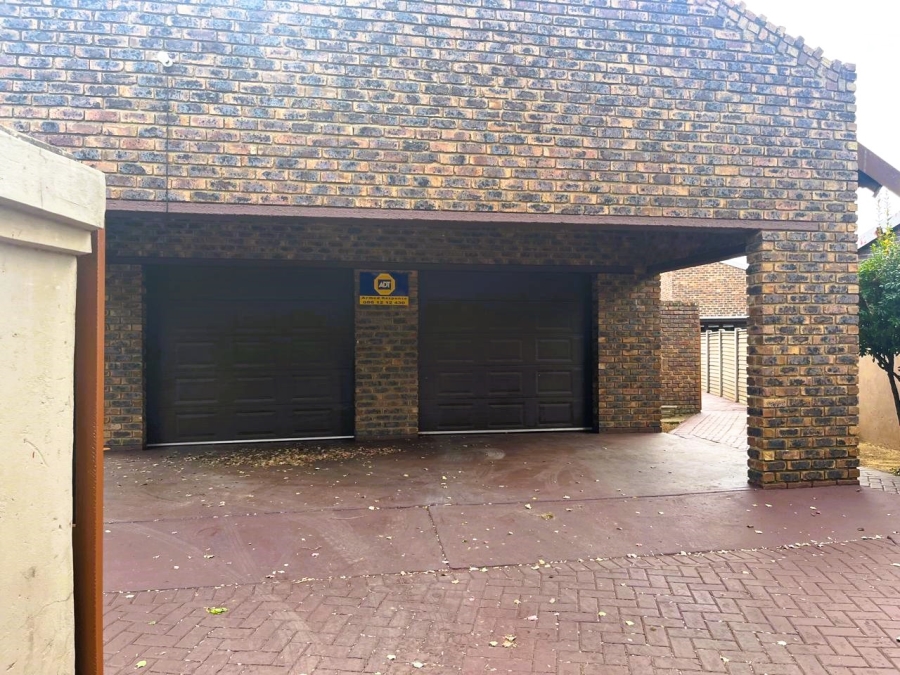 3 Bedroom Property for Sale in Falcon Ridge Gauteng