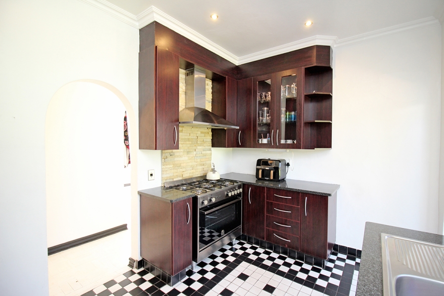 3 Bedroom Property for Sale in Lakeside Gauteng