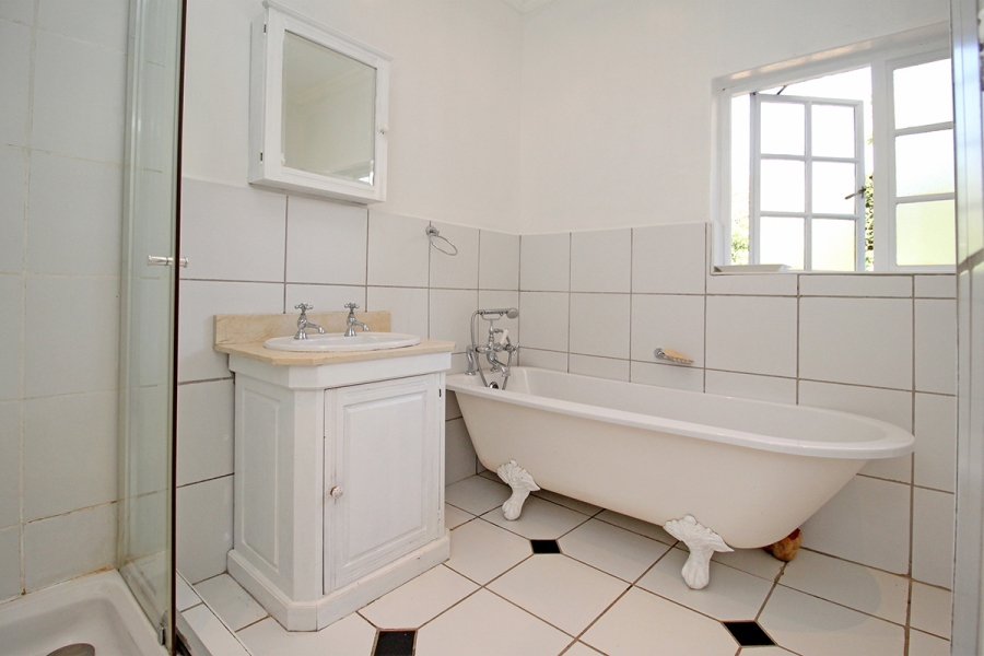 3 Bedroom Property for Sale in Lakeside Gauteng