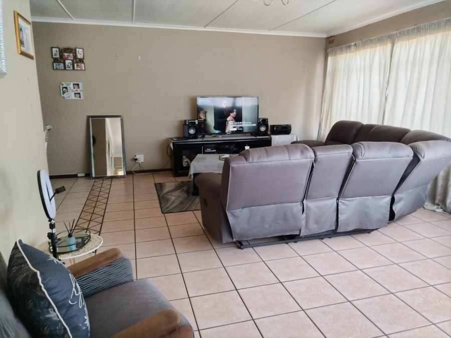 1 Bedroom Property for Sale in Vanderbijlpark CW 3 Gauteng