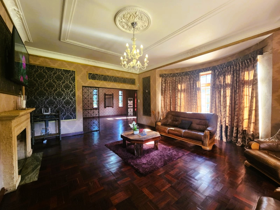 5 Bedroom Property for Sale in Unitas Park Gauteng