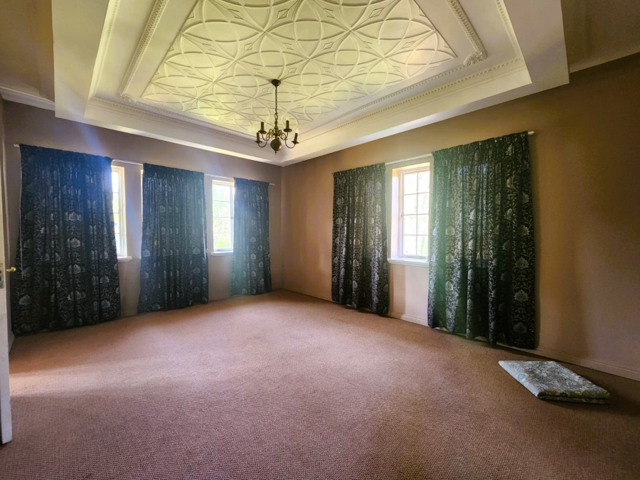 5 Bedroom Property for Sale in Unitas Park Gauteng