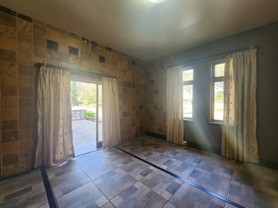 5 Bedroom Property for Sale in Unitas Park Gauteng