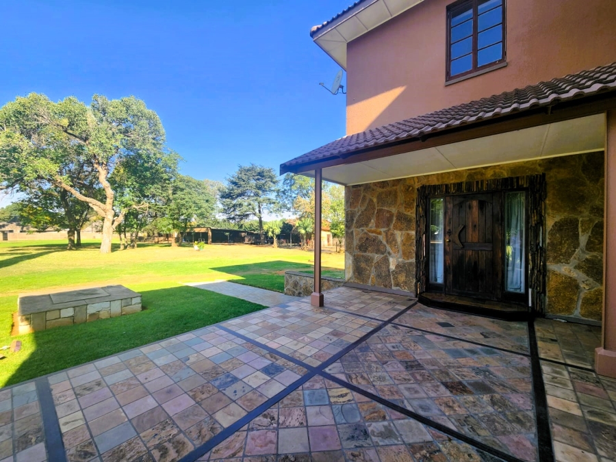 5 Bedroom Property for Sale in Unitas Park Gauteng