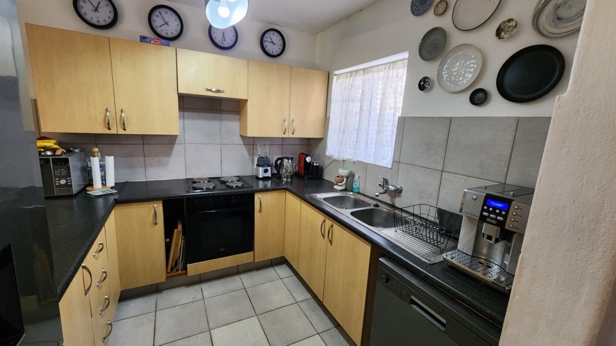 2 Bedroom Property for Sale in Annlin Gauteng