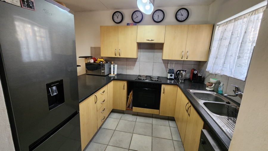 2 Bedroom Property for Sale in Annlin Gauteng