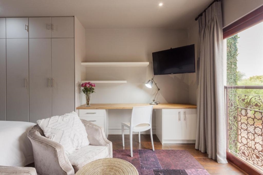 6 Bedroom Property for Sale in Zwartkop Gauteng