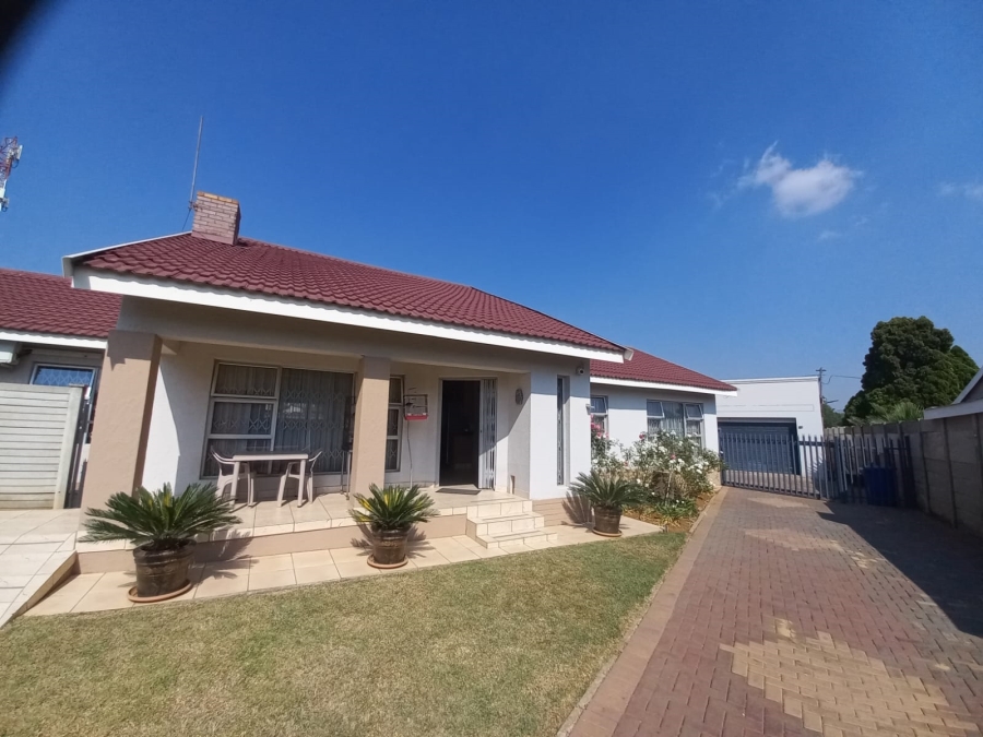 5 Bedroom Property for Sale in Rothdene Gauteng