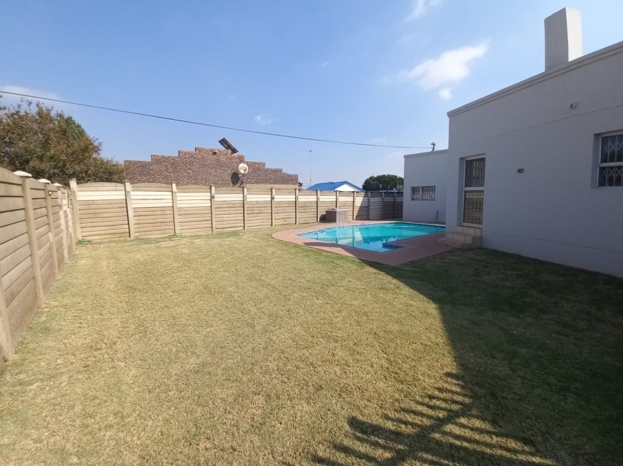 5 Bedroom Property for Sale in Rothdene Gauteng