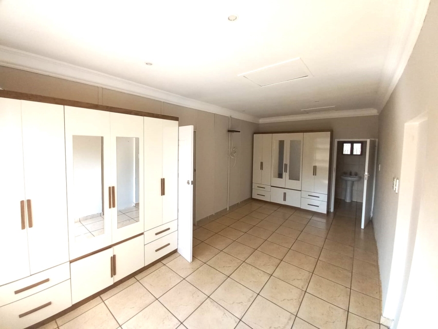 5 Bedroom Property for Sale in Rothdene Gauteng