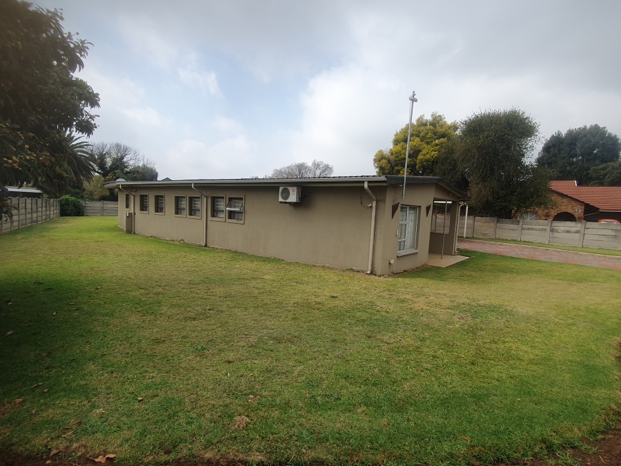 4 Bedroom Property for Sale in Lodeyko Gauteng