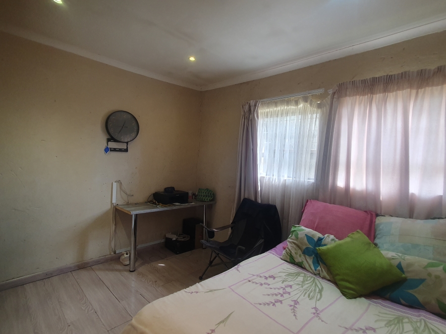 4 Bedroom Property for Sale in Lodeyko Gauteng