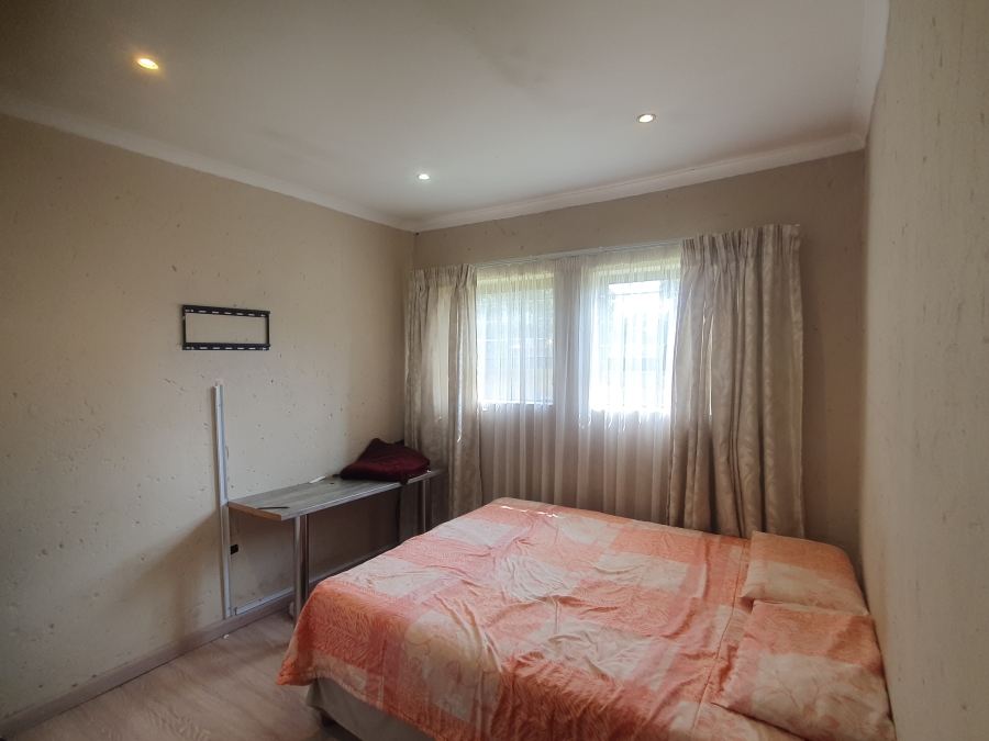 4 Bedroom Property for Sale in Lodeyko Gauteng