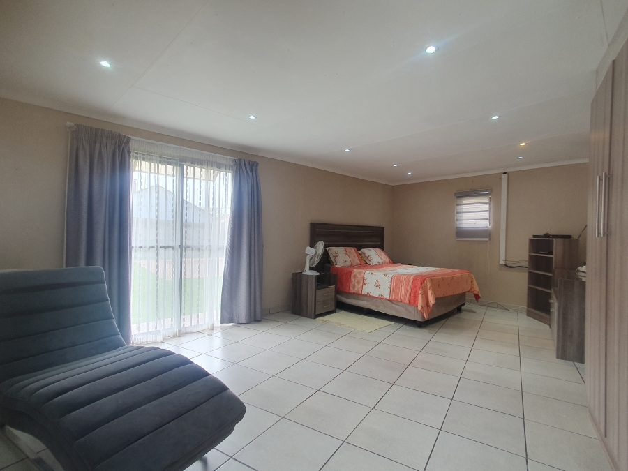 4 Bedroom Property for Sale in Lodeyko Gauteng