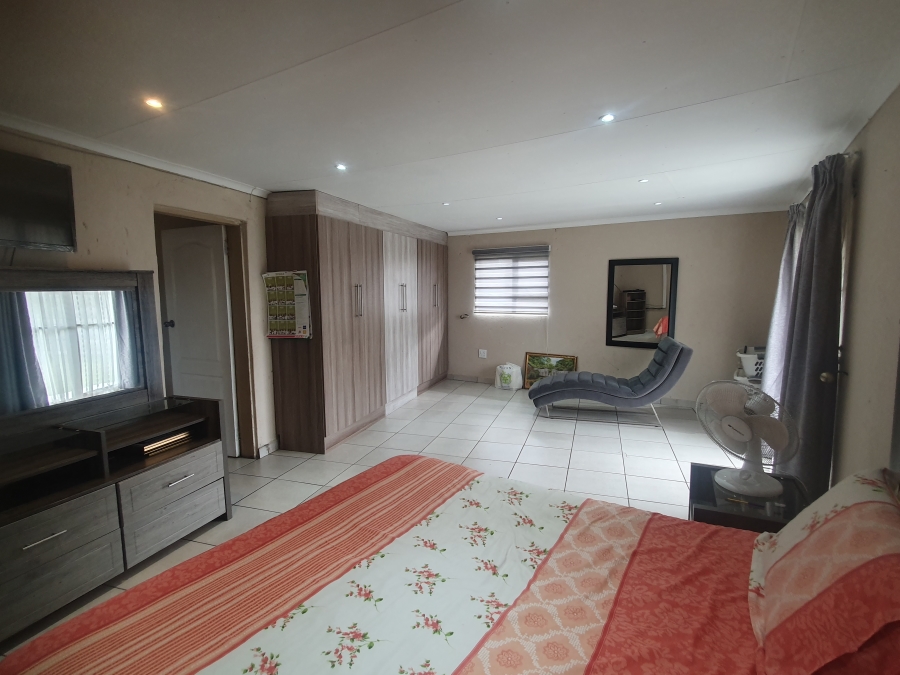 4 Bedroom Property for Sale in Lodeyko Gauteng