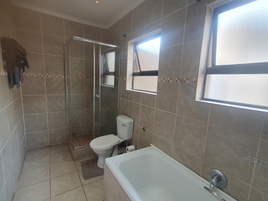 4 Bedroom Property for Sale in Lodeyko Gauteng