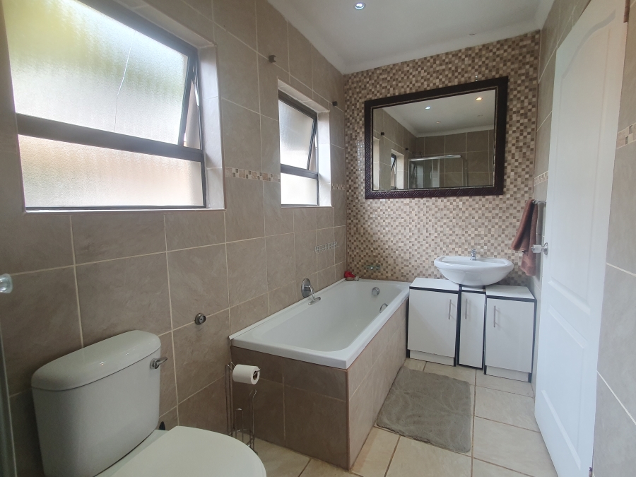 4 Bedroom Property for Sale in Lodeyko Gauteng