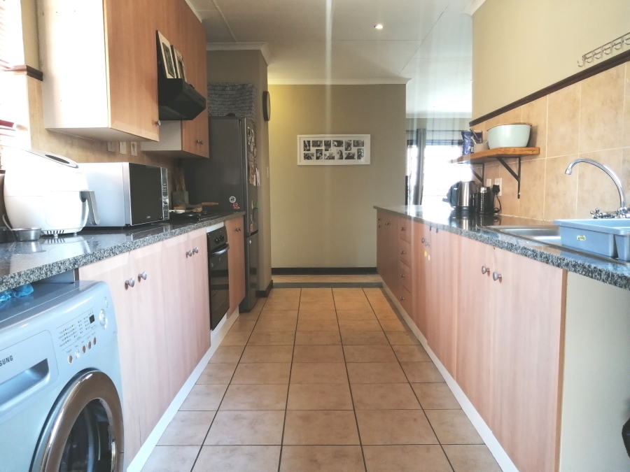 2 Bedroom Property for Sale in Monavoni Gauteng