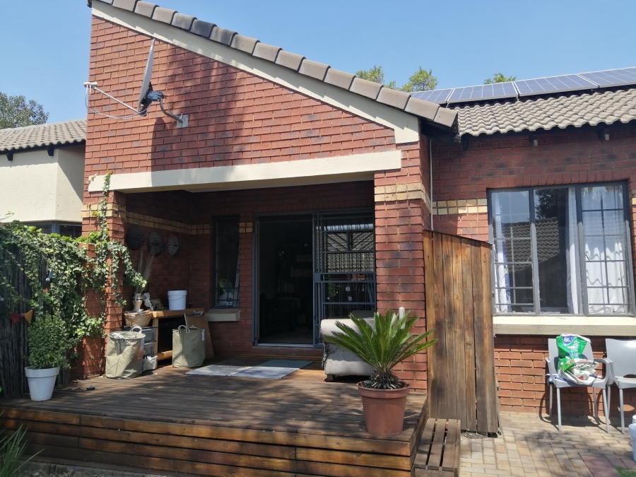 2 Bedroom Property for Sale in Monavoni Gauteng