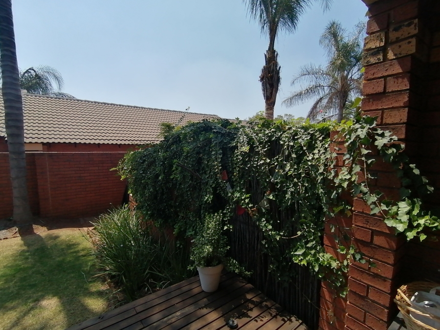 2 Bedroom Property for Sale in Monavoni Gauteng