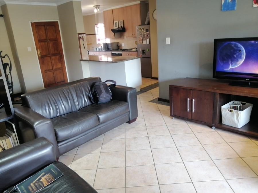 2 Bedroom Property for Sale in Monavoni Gauteng