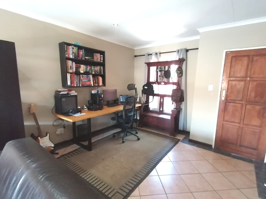 2 Bedroom Property for Sale in Monavoni Gauteng