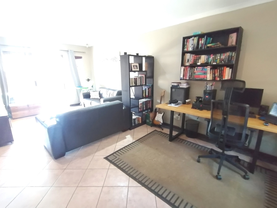 2 Bedroom Property for Sale in Monavoni Gauteng