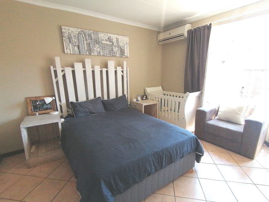 2 Bedroom Property for Sale in Monavoni Gauteng