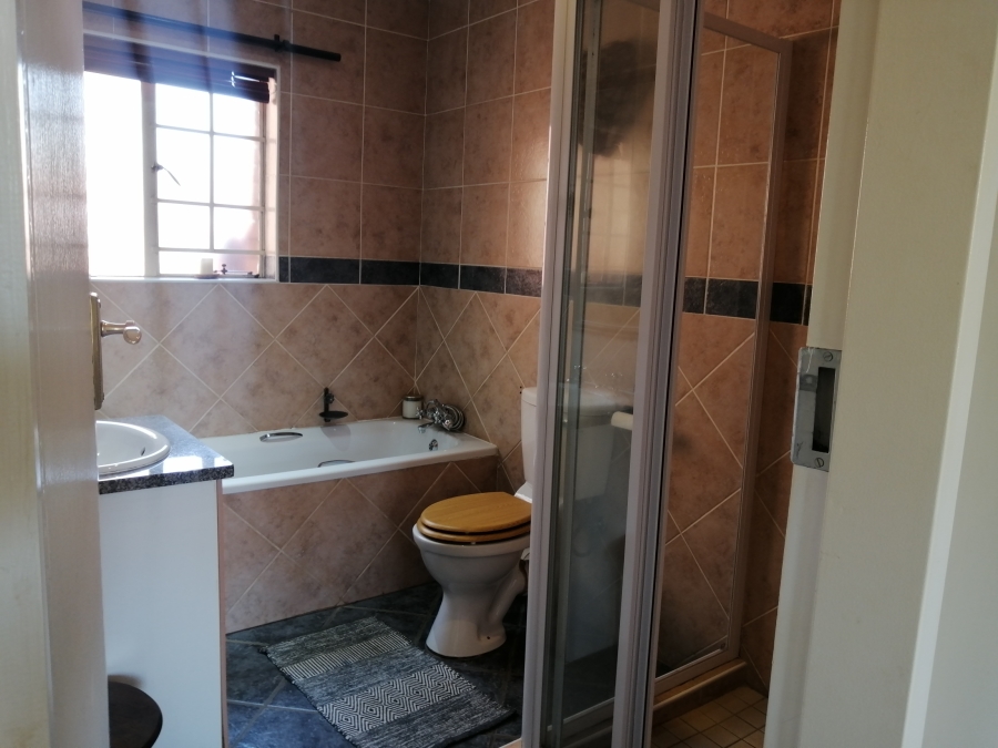 2 Bedroom Property for Sale in Monavoni Gauteng