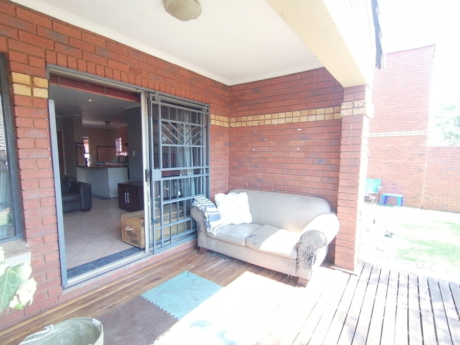 2 Bedroom Property for Sale in Monavoni Gauteng