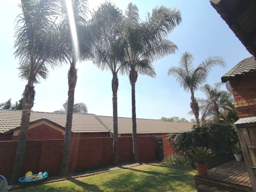 2 Bedroom Property for Sale in Monavoni Gauteng