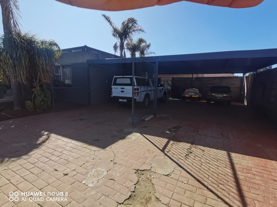 3 Bedroom Property for Sale in Dunnottar Gauteng