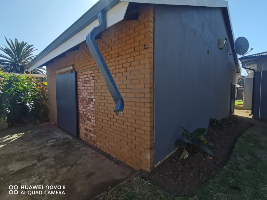 3 Bedroom Property for Sale in Dunnottar Gauteng