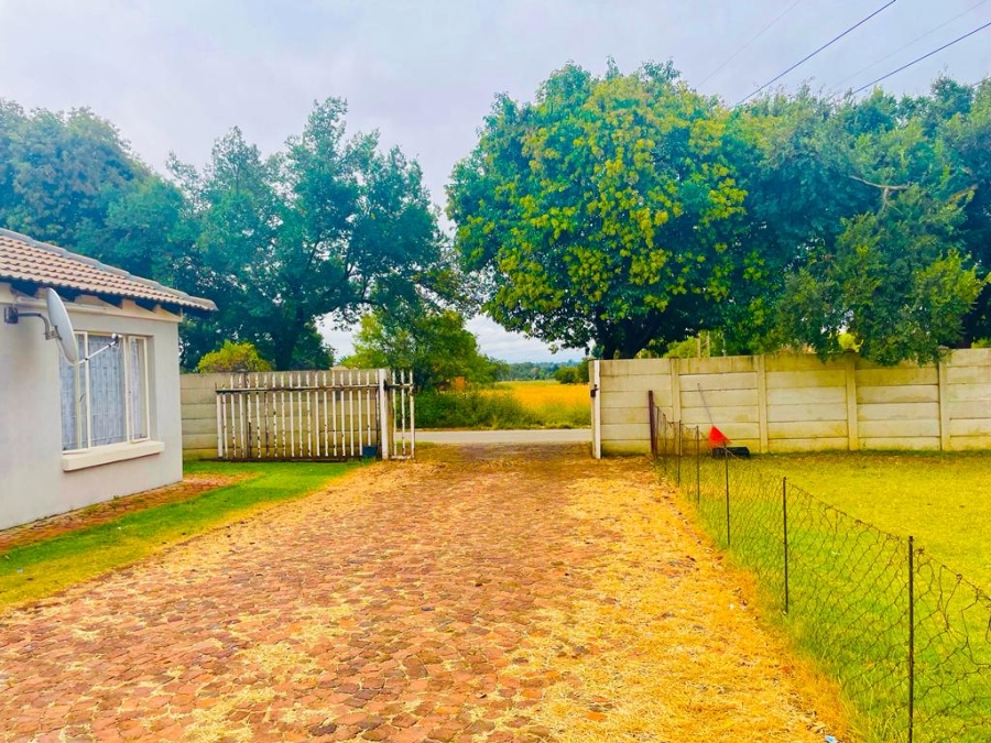 3 Bedroom Property for Sale in Dunnottar Gauteng