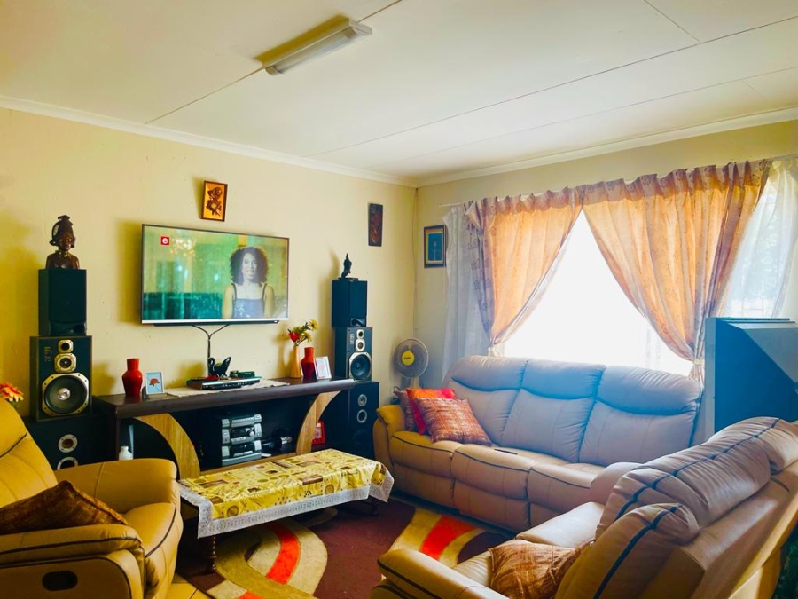 3 Bedroom Property for Sale in Dunnottar Gauteng