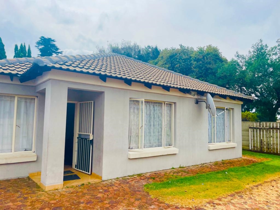 3 Bedroom Property for Sale in Dunnottar Gauteng